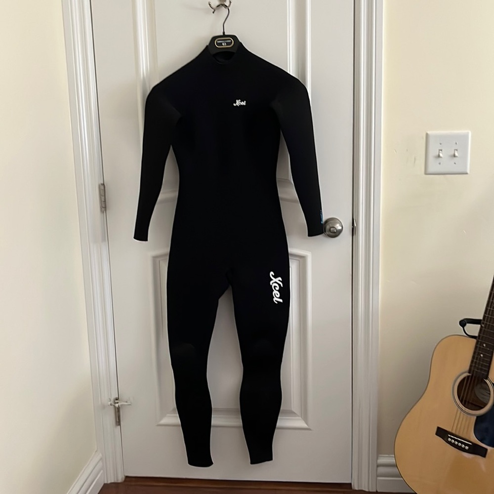 Size 6. XCEL wet suit.
